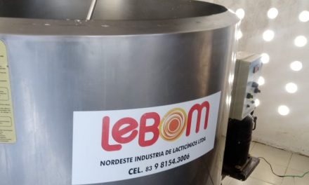 Prefeitura de Prata e Secretaria de Agricultura em parceria com a Lebom instala tanque de resfriamento de leite de vaca no município.