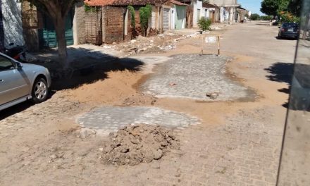 Prefeitura Municipal de Prata faz recuperação de calçamento de ruas danificadas