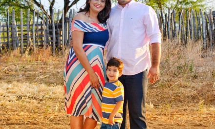 Prefeito eleito Genivaldo Tembório e família deseja feliz ano novo a todos os Pratenses