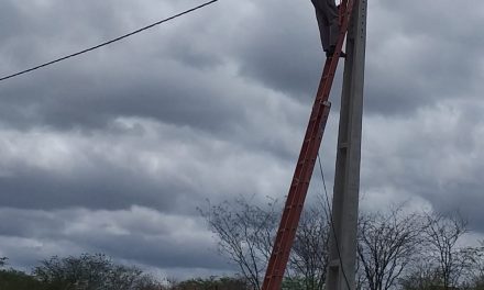 PREFEITURA MUNICIPAL DE PRATA REALIZA REPOSIÇÃO DE LÂMPADAS DA ILUMINAÇÃO PÚBLICA.