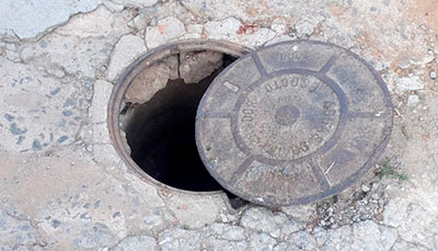 Prefeitura Municipal de Prata realiza desobstrução e limpeza da rede de esgoto do município.