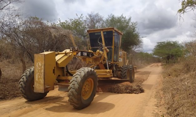 Prefeitura de Prata realiza recuperação de estradas vicinais