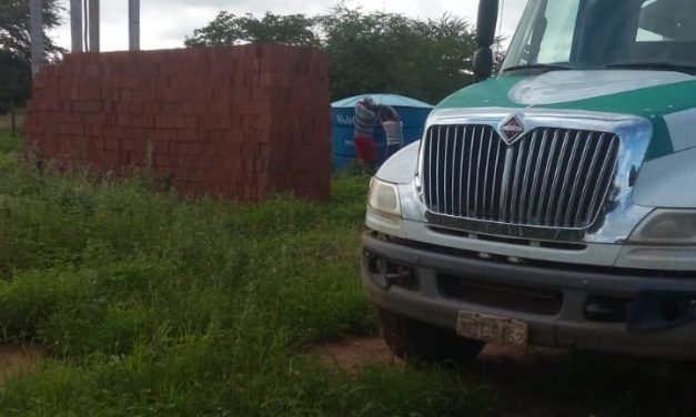 Com inverno irregular e escasso, a prefeitura de Prata reforça abastecimento de água com carros pipa