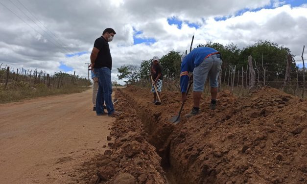 EM PRATA: Prefeito visita obras e comemora o andamento rápido.