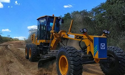 Prefeitura intensifica recuperação de pontos críticos nas estradas vicinais do município de Prata