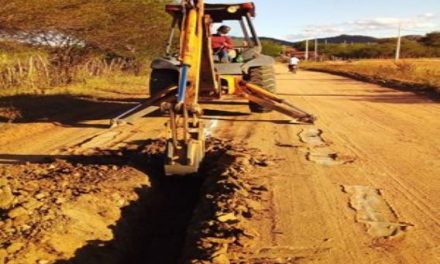 Prefeitura Municipal da Prata da início a abastecimento de água nos loteamentos Fiel de Melo e Pompílio