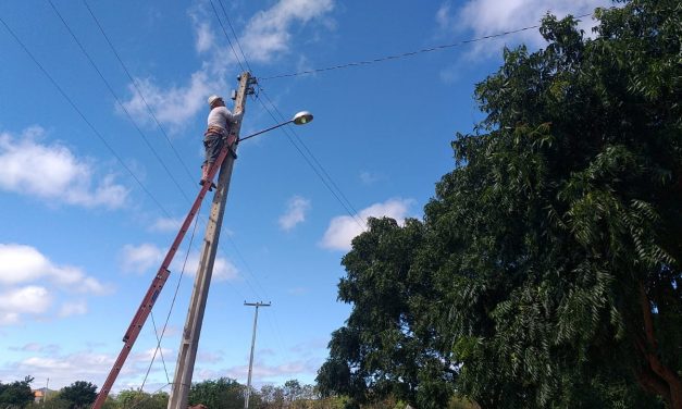 Prefeitura de Prata, realiza manutenção e reposição de lâmpadas da iluminação pública na zona Rural e Urbana.