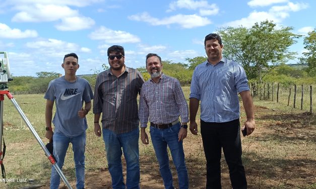 EM PRATA: ESCOLA TÉCNICA TEM MARCAÇÃO TOPOGRÁFICA PARA COMEÇAR CONSTRUÇÃO
