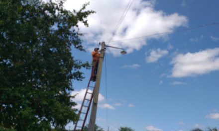 Prefeitura de Prata intensifica ações de serviços de Manutenção de Iluminação Pública na cidade e Zona Rural.