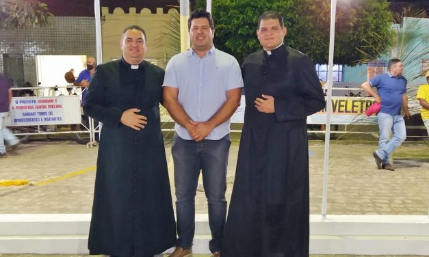 Prefeito de Prata prestigia o início da festa de Nossa Senhora do Rosário, confira as fotos