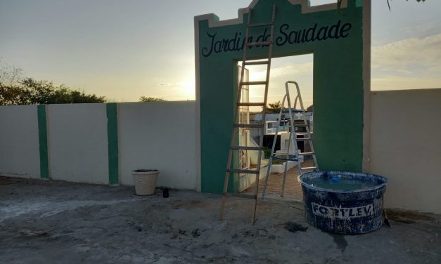 PREFEITURA DE PRATA FAZ SERVIÇOS DE LIMPEZA NO CEMITÉRIO MUNICIPAL.