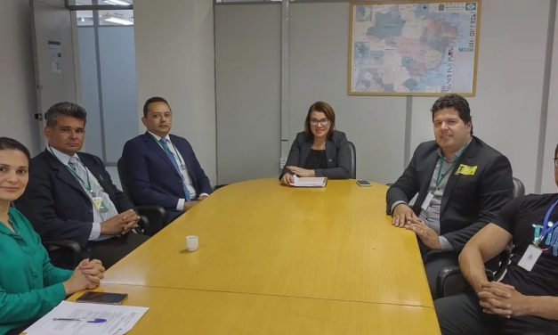 Prefeito de Prata Genivaldo Tembório vai a Brasília em busca de mais ações para o município.