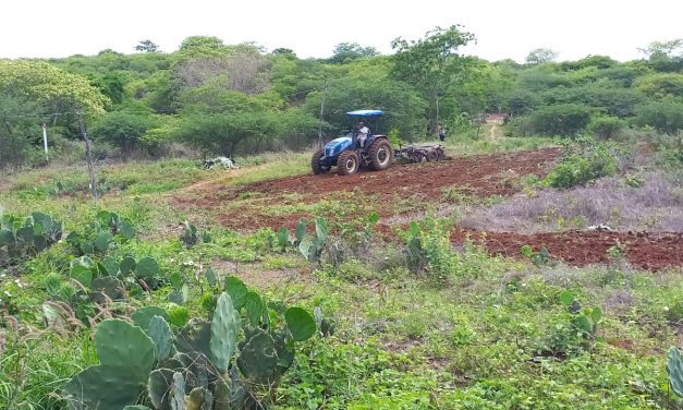 ARAÇÃO DE TERRA: PREFEITURA DE PRATA TEM O MAIOR PROGRAMA DA HISTÓRIA DO MUNICÍPIO.