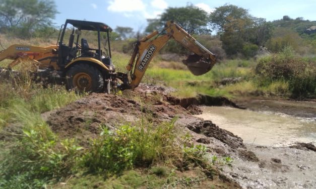 Prefeitura de Prata inicia limpeza de barreiros na Zona Rural