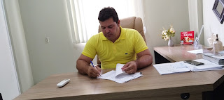 Prefeito de Prata assina ordem de serviço para construção do parque infantil .