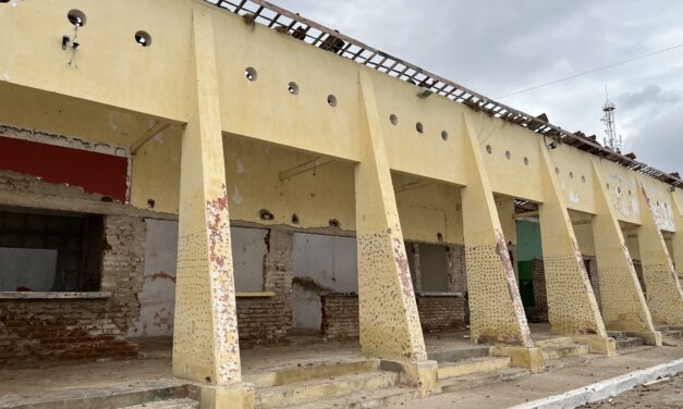 Deu início a reforma do mercado público municipal em Prata.