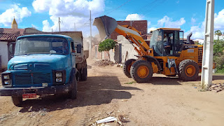 CIDADE LIMPA:PREFEITURA DA PRATA REALIZA LIMPEZA DE RUAS .