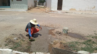 Prefeitura Municipal da Prata faz recuperação de calçamento de ruas danificadas.