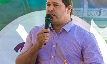 Prefeitura da Prata recebe selo de excelência em Compras Públicas e prefeito comemora