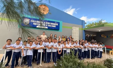 Prefeito Genivaldo Tembório realiza entrega de novos fardamentos escolares na rede municipal de Prata