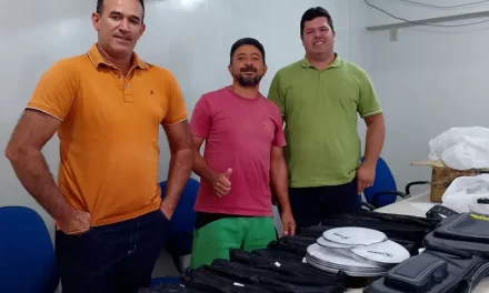Prefeito da Prata realiza entrega de instrumentos para banda marcial do município