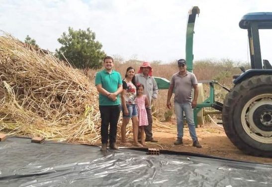 TRABALHO QUE SEGUE: Prefeitura de Prata valoriza produtores rurais com programa de Processo de Silagem