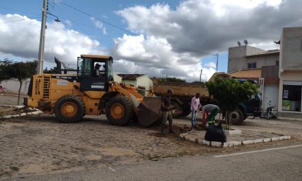 Prefeitura de Prata realiza limpeza e retirada de entulhos