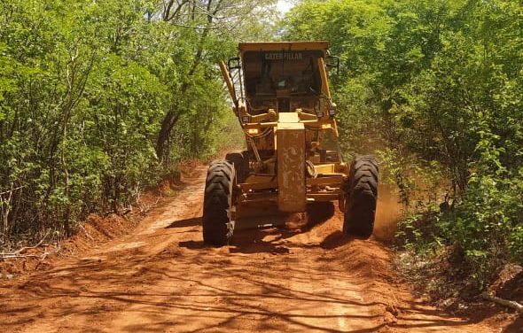 Prefeitura de Prata realiza recuperação de estradas vicinais.