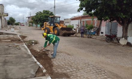 Prefeitura Municipal de Prata intensifica “Operação Limpeza” em ruas, avenidas e praças.
