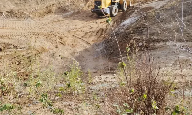 Prefeitura Municipal da Prata Realiza Limpeza de Barreiros nas Comunidades de Balanço e Gabriel