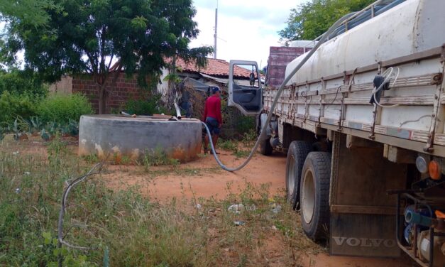 PREFEITURA DA PRATA GARANTE ABASTECIMENTO DE ÁGUA COM CARRO PIPA NAS COMUNIDADES RURAIS.
