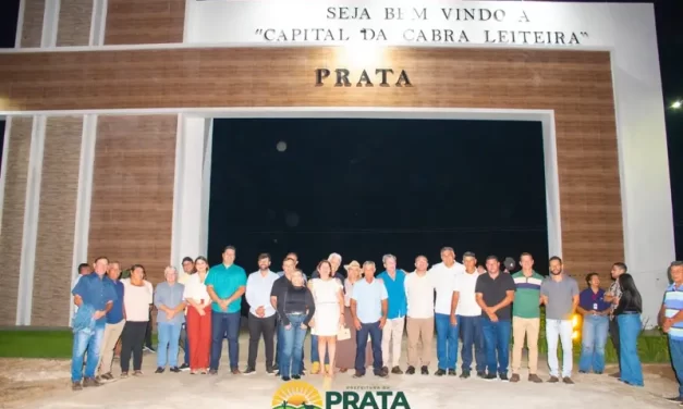 Prefeito Genivaldo Tembório inaugura portal turístico no município da prata