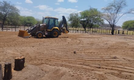 Prefeitura da Prata intensifica preparação de solo para agricultores