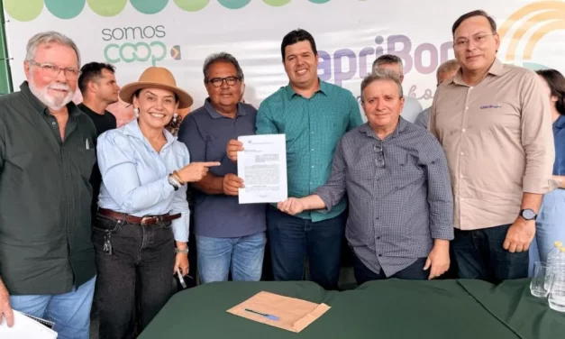Prefeito da Prata assina convênio de mais de R$ 1,5 milhão para construção de abatedouro público